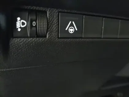 Photo 118 Peugeot 2008  Hybrid 145 e-DCS6