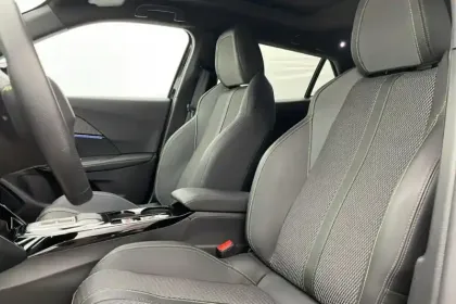 Photo 12 Peugeot 2008  Hybrid 145 e-DCS6