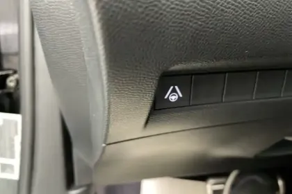 Photo 18 Peugeot 2008  Hybrid 145 e-DCS6