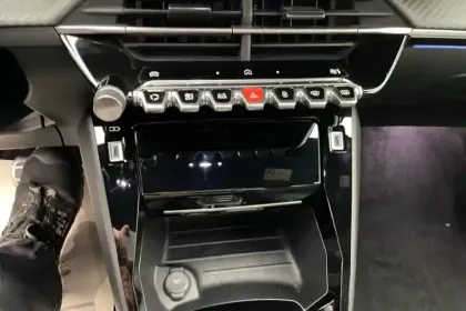 Photo 15 Peugeot 2008  Hybrid 145 e-DCS6