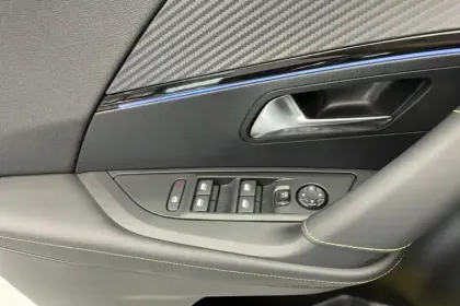 Photo 17 Peugeot 2008  Hybrid 145 e-DCS6