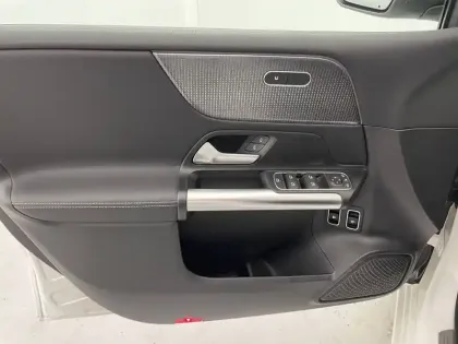 Photo 32 Mercedes Classe B  250 e 8G-DCT