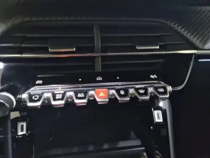 Photo 24 Peugeot 2008  Hybrid 145 e-DCS6