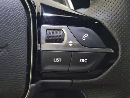 Photo 28 Peugeot 2008  Hybrid 145 e-DCS6