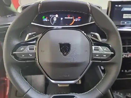 Photo 8 Peugeot 2008  Hybrid 145 e-DCS6