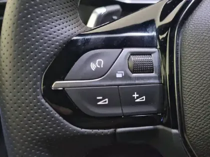 Photo 27 Peugeot 2008  Hybrid 145 e-DCS6