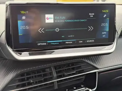 Photo 14 Peugeot 2008  Electrique 136 ch