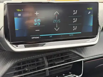 Photo 17 Peugeot 2008  Electrique 136 ch