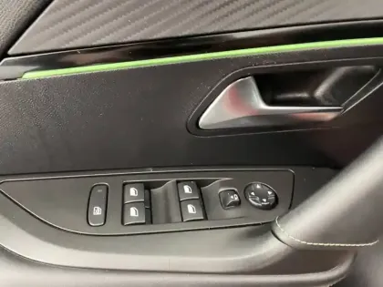 Photo 31 Peugeot 2008  Electrique 136 ch