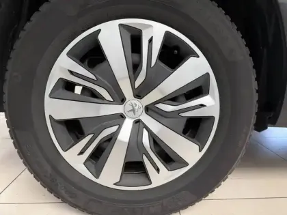 Photo 17 Peugeot 2008  BlueHDi 100 S&S BVM6