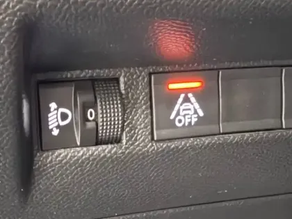 Photo 28 Peugeot 2008  BlueHDi 100 S&S BVM6