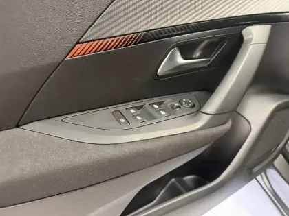 Photo 22 Peugeot 2008  BlueHDi 100 S&S BVM6