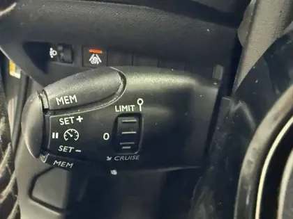 Photo 30 Peugeot 2008  BlueHDi 100 S&S BVM6