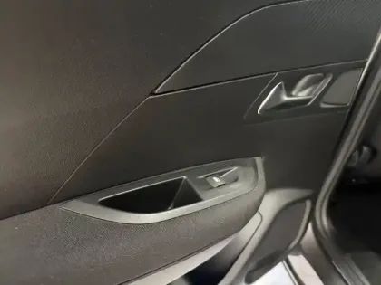 Photo 21 Peugeot 2008  BlueHDi 100 S&S BVM6