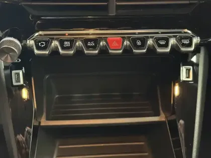 Photo 31 Peugeot 2008  BlueHDi 100 S&S BVM6