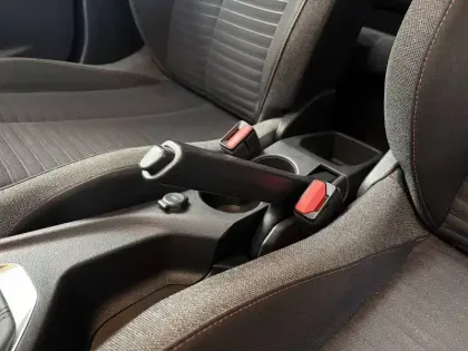 Photo 33 Peugeot 2008  BlueHDi 100 S&S BVM6