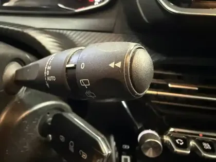 Photo 29 Peugeot 2008  BlueHDi 100 S&S BVM6