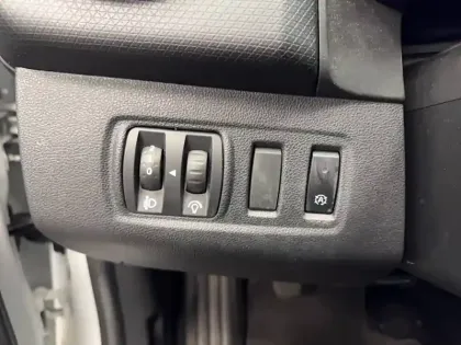 Photo 15 Renault Clio  SOCIETE REVERSIBLE DCI 75 ENERGY E6C