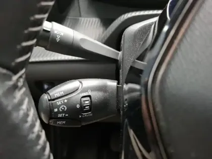 Photo 17 Peugeot 2008  BlueHDi 100 S&S BVM6