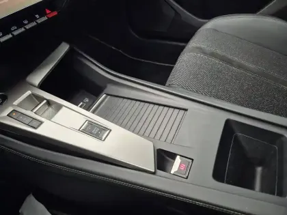 Photo 27 Peugeot 308  Hybrid 136 e-DCS6