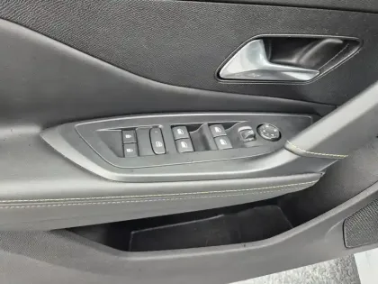 Photo 38 Peugeot 308  Hybrid 136 e-DCS6