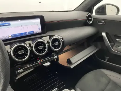 Photo 34 Mercedes Classe A  200 d 8G-DCT