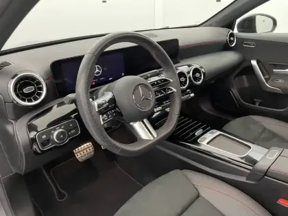 Photo 29 Mercedes Classe A  200 d 8G-DCT