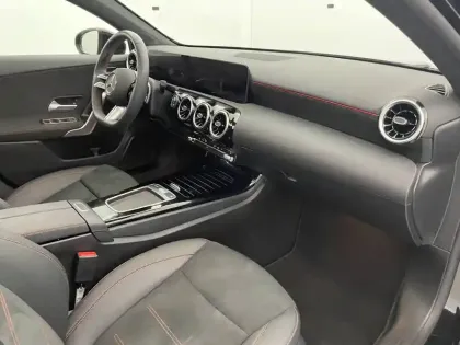 Photo 30 Mercedes Classe A  200 d 8G-DCT