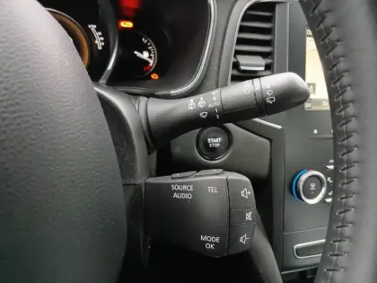 Photo 16 Renault Megane Mégane IV Berline Blue dCi 115