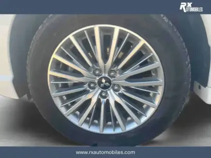 Photo 8 Mitsubishi Outlander  2.4l PHEV Twin Motor 4WD