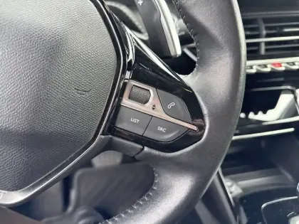 Photo 59 Peugeot 208  PureTech 100 S&S EAT8