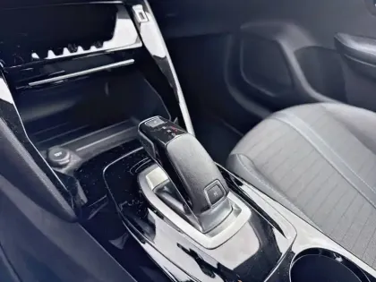 Photo 53 Peugeot 208  PureTech 100 S&S EAT8