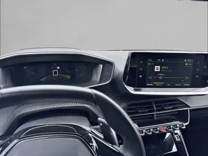 Photo 27 Peugeot 208  PureTech 100 S&S EAT8