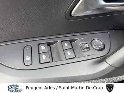 Photo 11 Peugeot 2008  PureTech 130 S&S BVM6