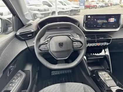 Photo 8 Peugeot 208  Hybrid 110 ch e-DCS6