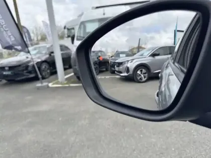 Photo 18 Peugeot 208  Hybrid 110 ch e-DCS6