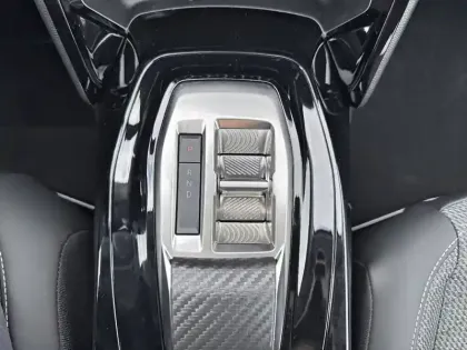 Photo 13 Peugeot 208  Hybrid 110 ch e-DCS6