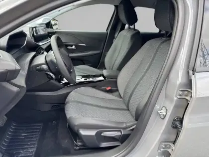 Photo 10 Peugeot 208  Hybrid 110 ch e-DCS6