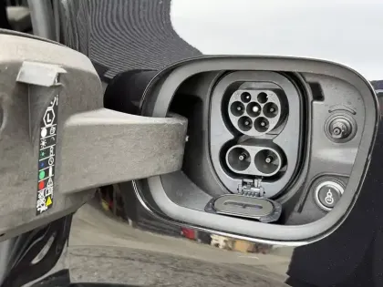 Photo 10 Porsche Macan  Turbo 639 ch