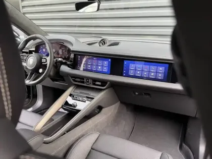 Photo 8 Porsche Macan  Turbo 639 ch