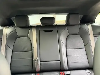 Photo 14 Porsche Macan  Turbo 639 ch