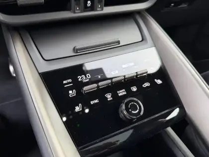 Photo 15 Porsche Macan  Turbo 639 ch