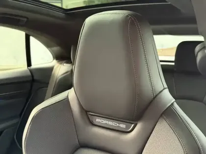 Photo 7 Porsche Macan  Turbo 639 ch