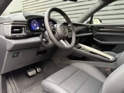 Photo 49 Porsche Macan  Turbo 639 ch