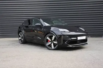 Photo 17 Porsche Macan  Turbo 639 ch