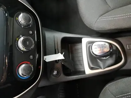 Photo 33 Renault Captur  TCe 90 E6C