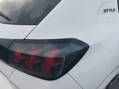 Photo 36 Peugeot 208  PureTech 75 S&S BVM5