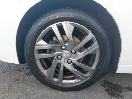 Photo 12 Peugeot 208  PureTech 75 S&S BVM5