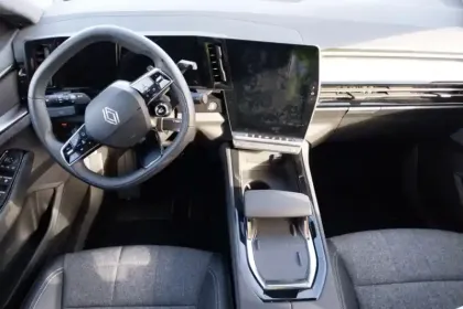 Photo 8 Renault Espace  E-Tech full hybrid 200 GSR2