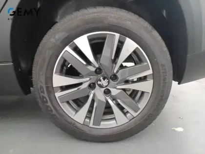 Photo 31 Peugeot 2008  PureTech 110ch S&S EAT6